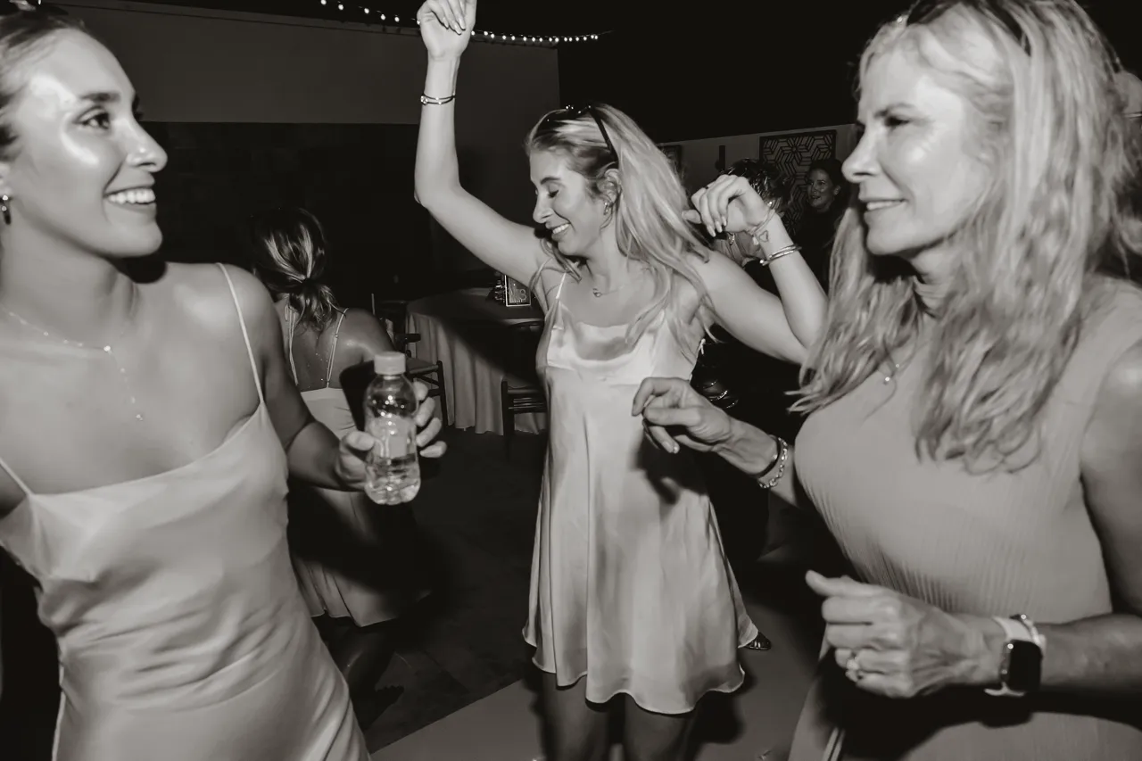Kamrynn Brock wedding in Los Cabos — photography by Carlos Plazola