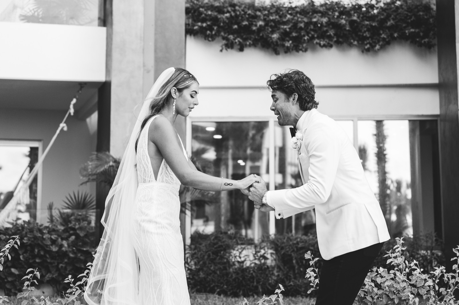 Corridor Wedding photography by Carlos Plazola — image 2